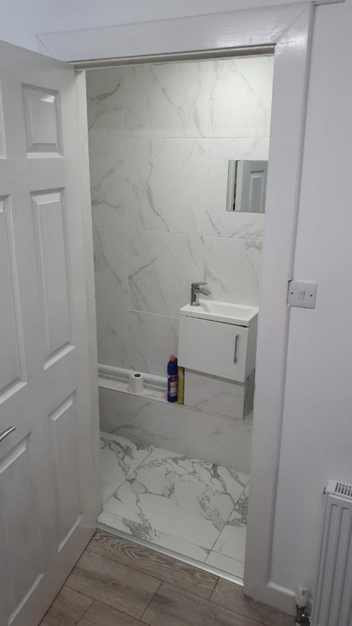 House 1905 - Self Catering Serviced Apartment Tidworth Ngoại thất bức ảnh