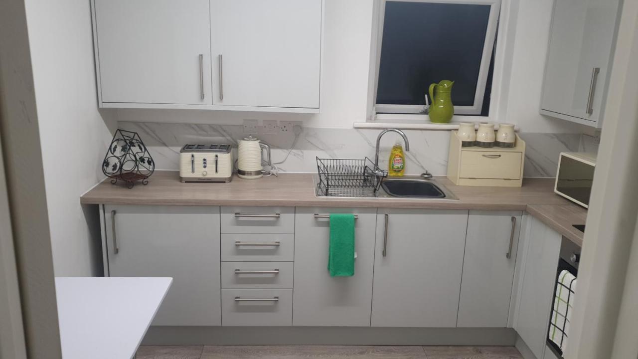 House 1905 - Self Catering Serviced Apartment Tidworth Ngoại thất bức ảnh