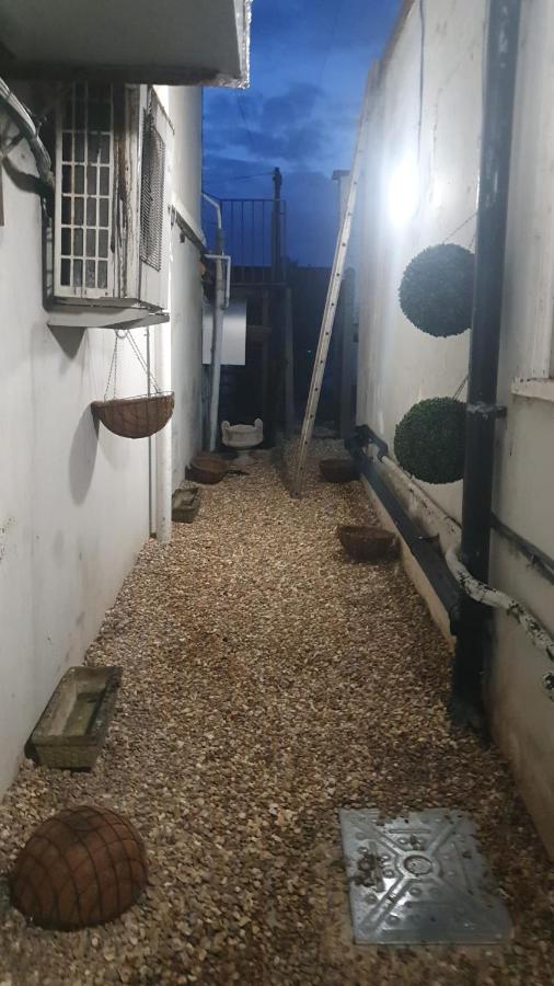 House 1905 - Self Catering Serviced Apartment Tidworth Ngoại thất bức ảnh