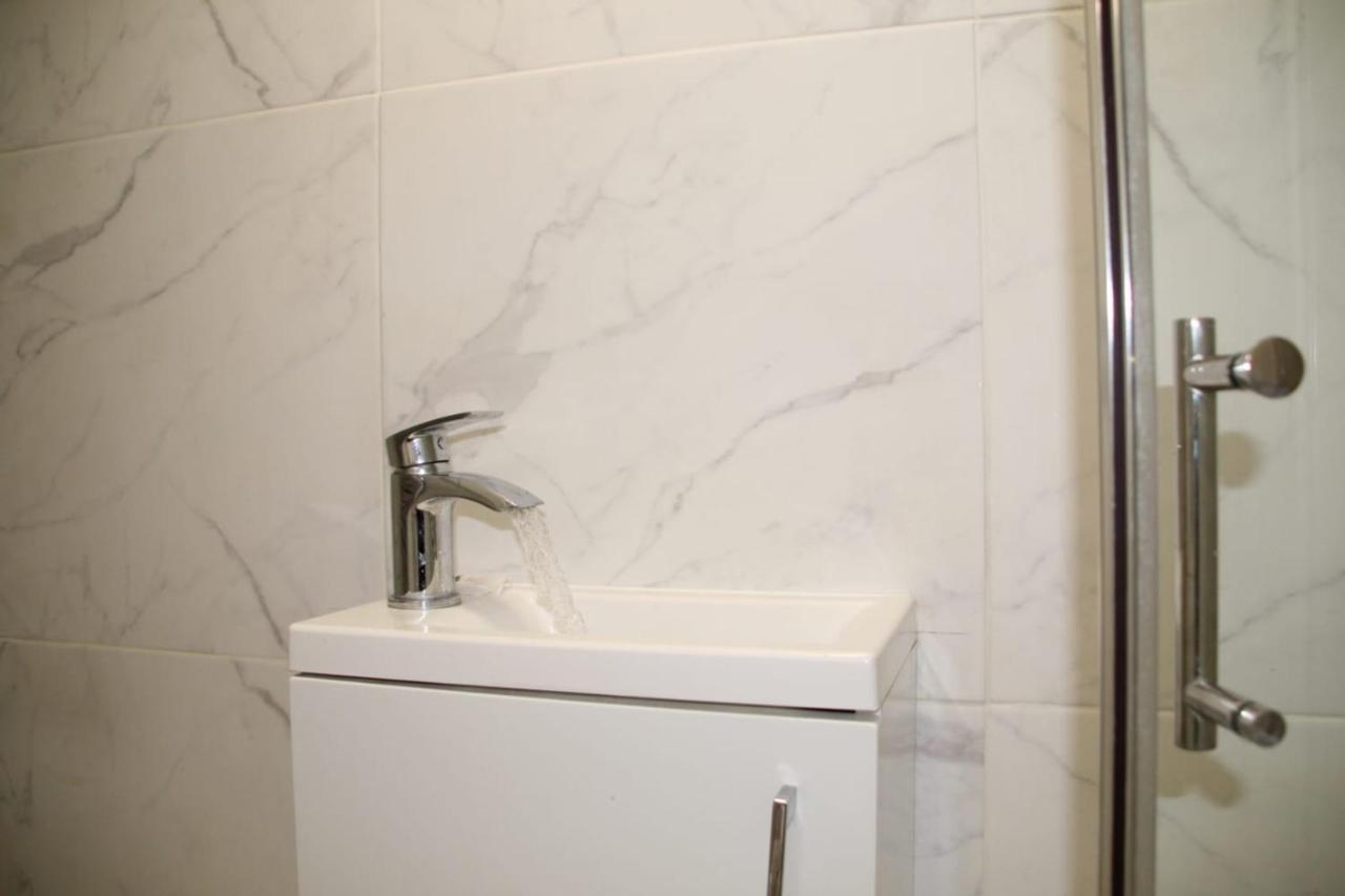 House 1905 - Self Catering Serviced Apartment Tidworth Ngoại thất bức ảnh