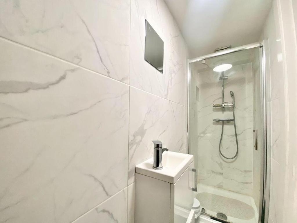 House 1905 - Self Catering Serviced Apartment Tidworth Ngoại thất bức ảnh